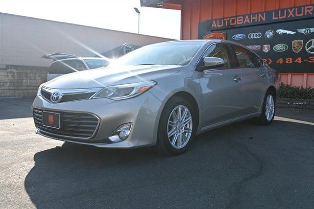 Photo of 2015 Creme Brulee Mica Toyota Avalon Hybrid