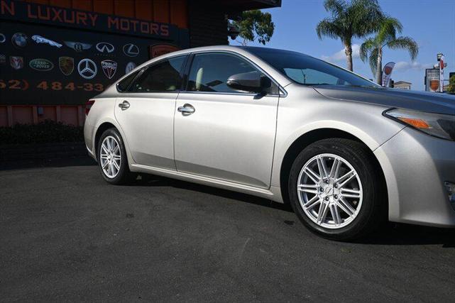 Photo of 2015 Creme Brulee Mica Toyota Avalon Hybrid