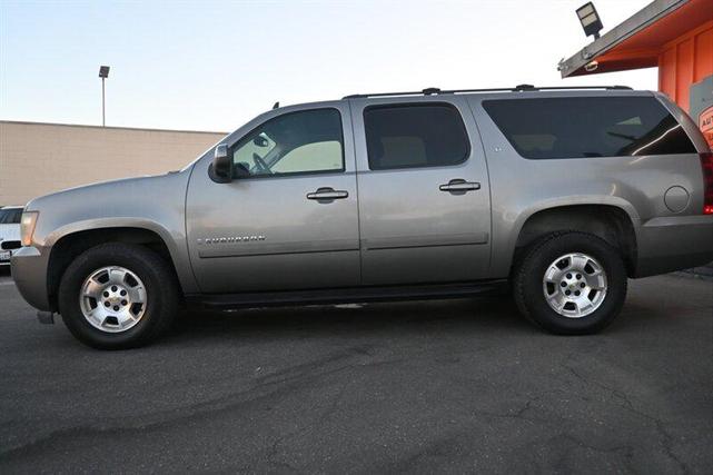 Photo of 2007 Graystone Metallic Chevrolet Suburban