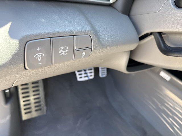 Photo of 2025 White Hyundai ELANTRA HEV