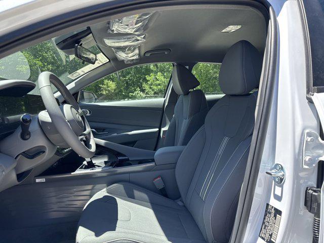 Photo of 2025 White Hyundai ELANTRA HEV