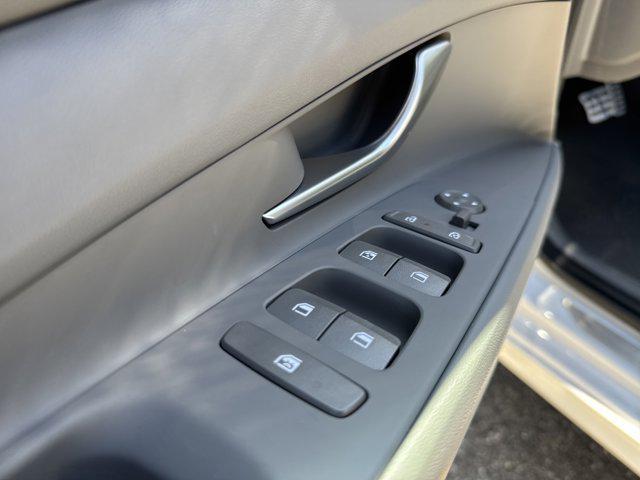 Photo of 2025 White Hyundai ELANTRA HEV
