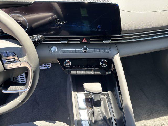 Photo of 2025 White Hyundai ELANTRA HEV