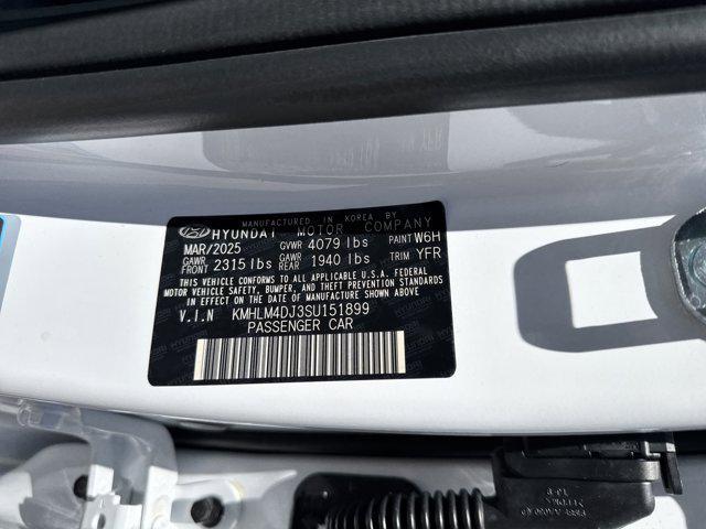 Photo of 2025 White Hyundai ELANTRA HEV