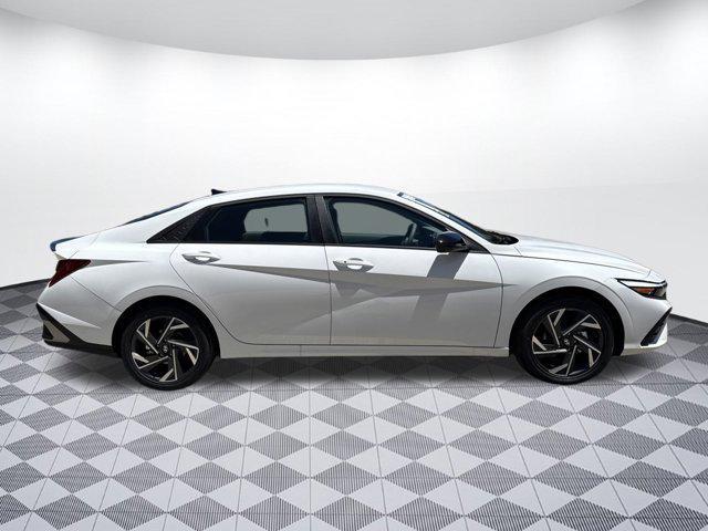 Photo of 2025 White Hyundai ELANTRA HEV