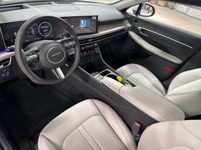 Photo of 2025 White Hyundai SONATA Hybrid