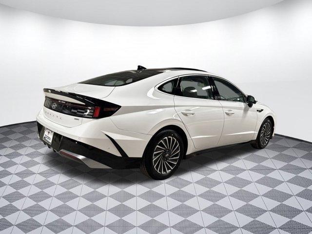 Photo of 2025 White Hyundai SONATA Hybrid