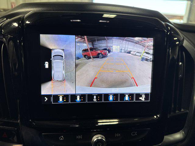 Photo of 2021 Iridescent Pearl Tricoat Chevrolet Traverse