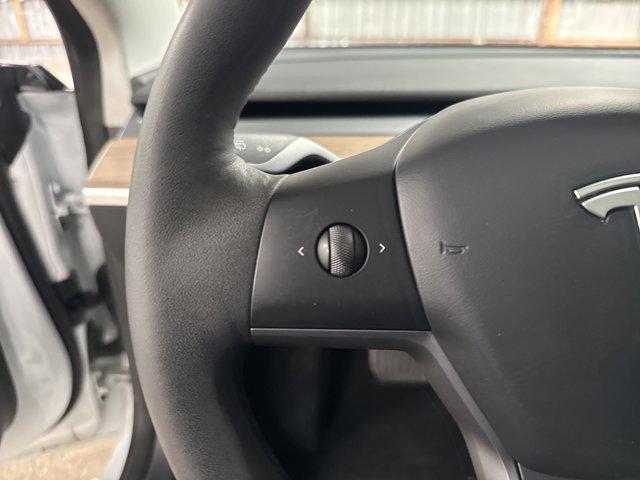 Photo of 2023 White Tesla Model 3