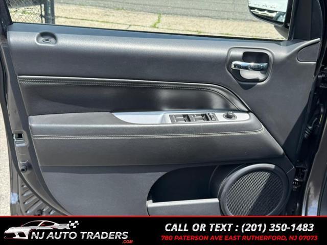 Photo of 2017 Granite Crystal Metallic Clearcoat Jeep Compass