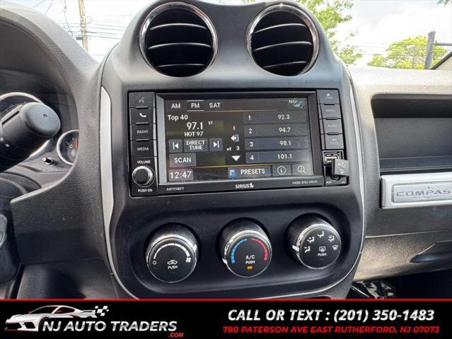 Photo of 2017 Granite Crystal Metallic Clearcoat Jeep Compass