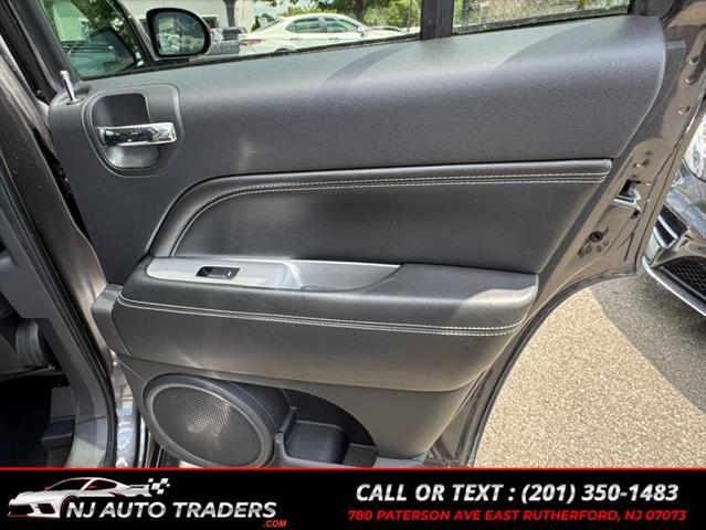 Photo of 2017 Granite Crystal Metallic Clearcoat Jeep Compass