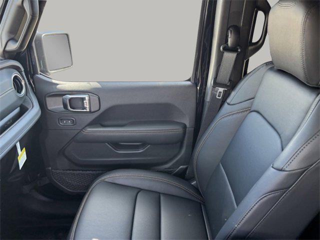 Photo of 2025 Black Clearcoat Jeep Wrangler