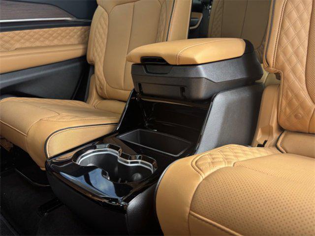 Photo of 2025 Bright White Clearcoat Jeep Grand Cherokee L