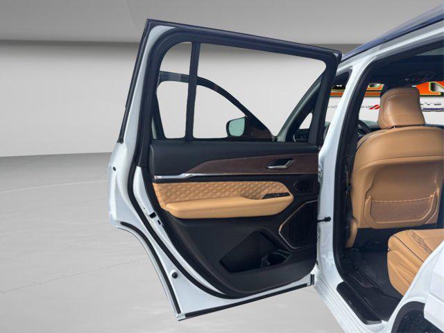 Photo of 2025 Bright White Clearcoat Jeep Grand Cherokee L