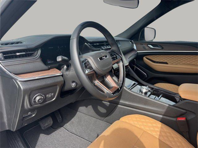 Photo of 2025 Bright White Clearcoat Jeep Grand Cherokee L