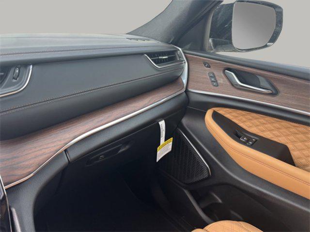 Photo of 2025 Bright White Clearcoat Jeep Grand Cherokee L