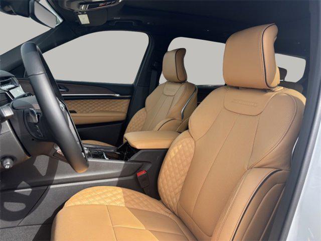 Photo of 2025 Bright White Clearcoat Jeep Grand Cherokee L
