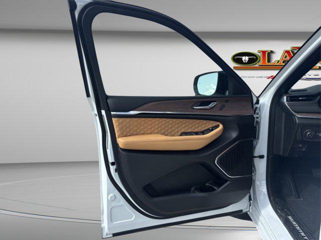 Photo of 2025 Bright White Clearcoat Jeep Grand Cherokee L