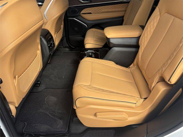 Photo of 2025 Bright White Clearcoat Jeep Grand Cherokee L