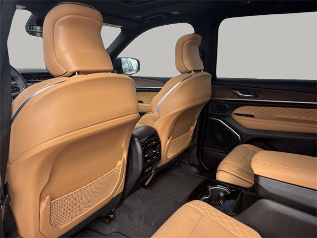 Photo of 2025 Bright White Clearcoat Jeep Grand Cherokee L