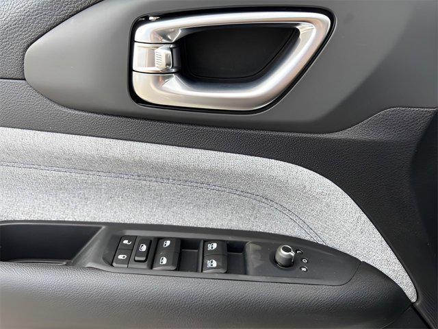 Photo of 2025 Diamond Black Crystal Pearlcoat Jeep Compass