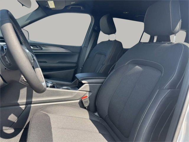 Photo of 2025 Silver Zynith Jeep Grand Cherokee L