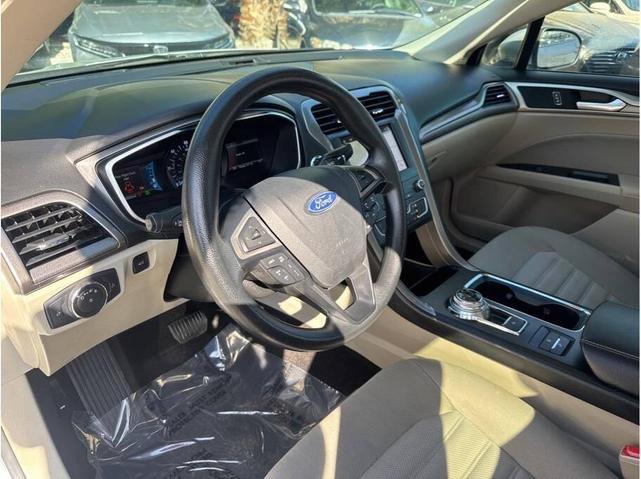 Photo of 2019 Ingot Silver Metallic Ford Fusion Hybrid