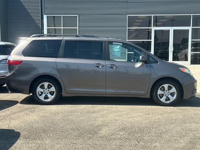 Photo of 2016 Predawn Toyota Sienna