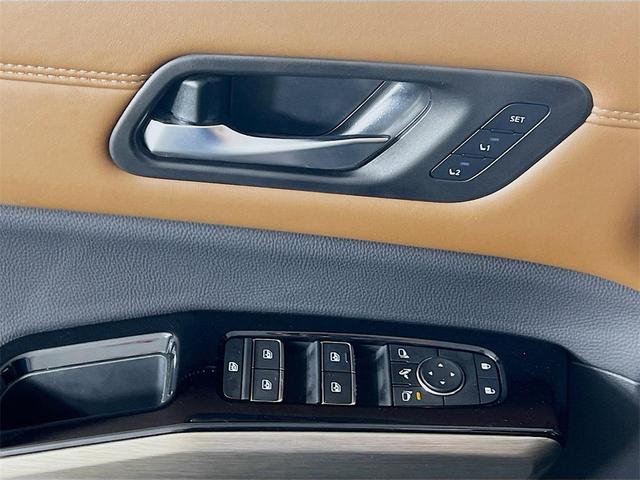 Photo of 2024 Boulder Gray Pearl Nissan Pathfinder