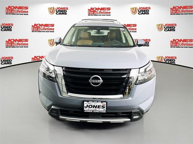 Photo of 2024 Boulder Gray Pearl Nissan Pathfinder