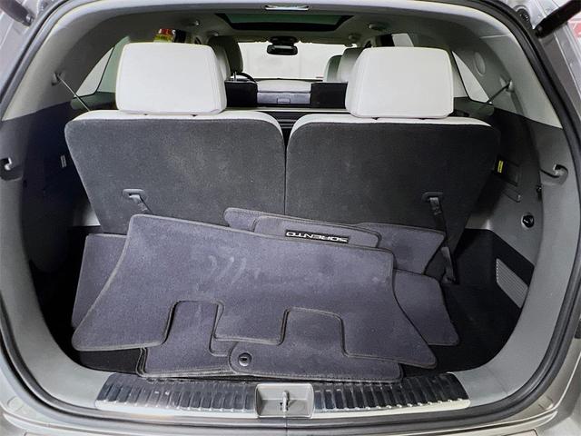 Photo of 2019 Titanium Silver Kia Sorento