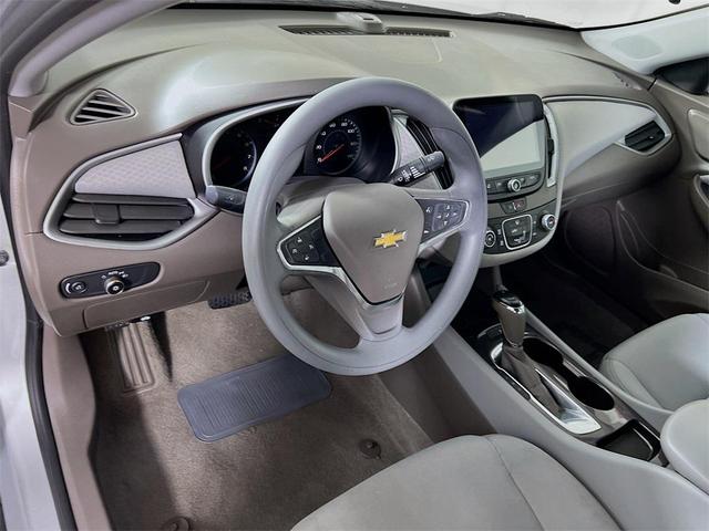 Photo of 2020 Silver Ice Metallic Chevrolet Malibu