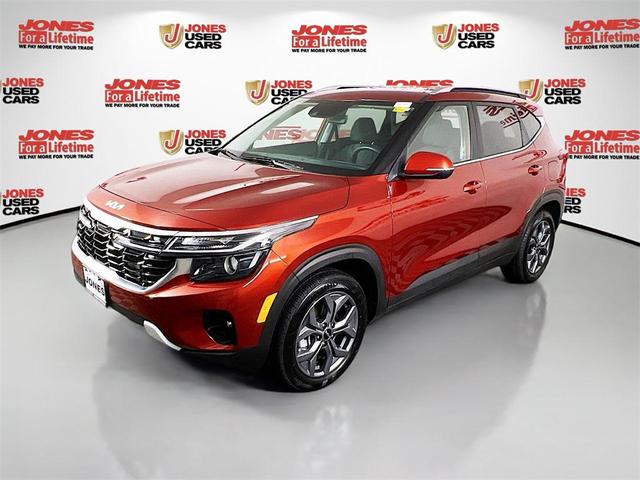 Photo of 2024 Mars Orange Kia Seltos