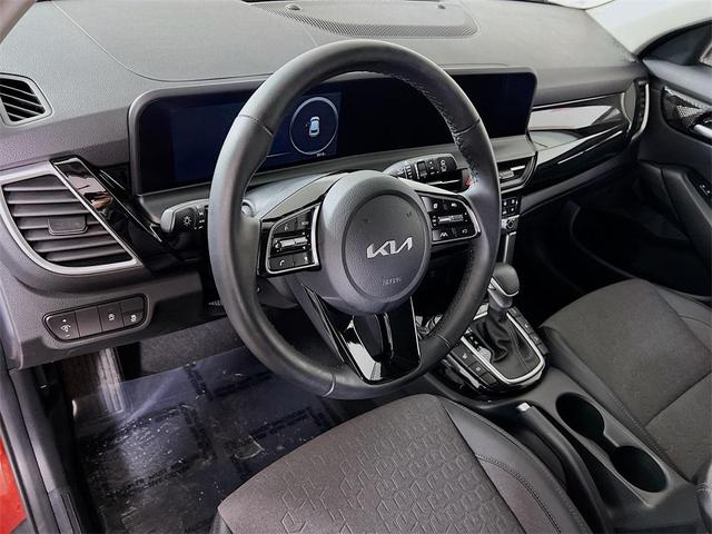 Photo of 2024 Mars Orange Kia Seltos