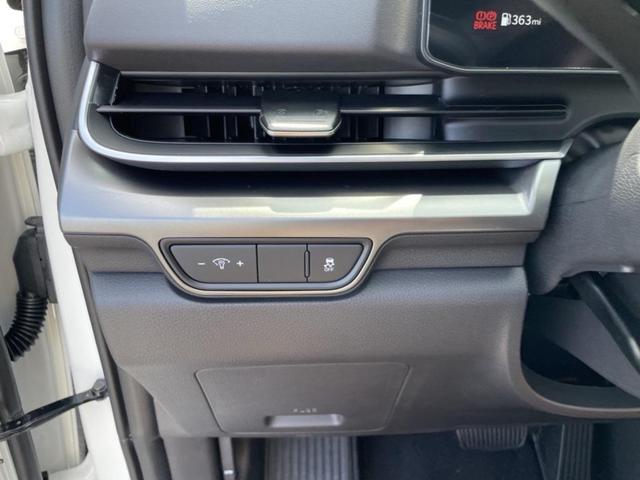 Photo of 2026 White Pearl Kia Carnival