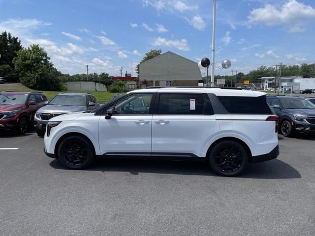 Photo of 2026 White Pearl Kia Carnival