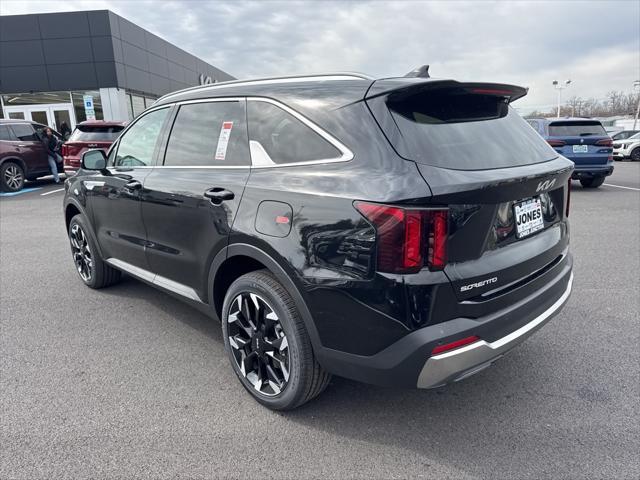 Photo of 2025 Ebony Kia Sorento
