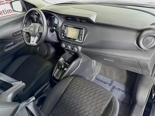 Photo of 2022 Super Black Nissan Kicks
