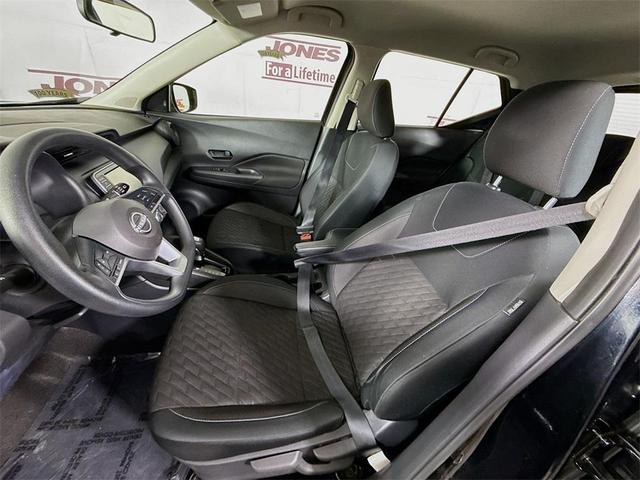 Photo of 2022 Super Black Nissan Kicks
