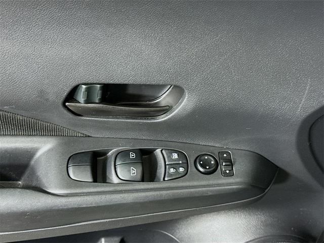 Photo of 2022 Super Black Nissan Kicks