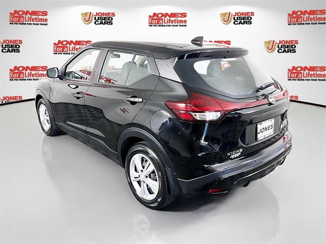 Photo of 2022 Super Black Nissan Kicks
