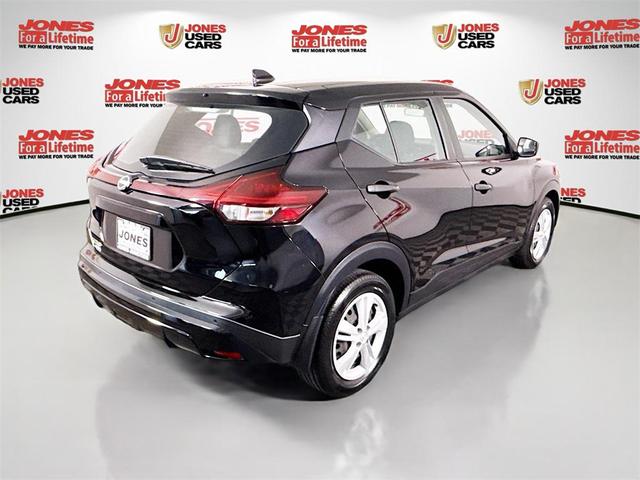 Photo of 2022 Super Black Nissan Kicks