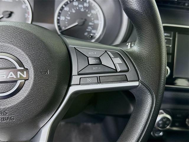 Photo of 2022 Super Black Nissan Kicks