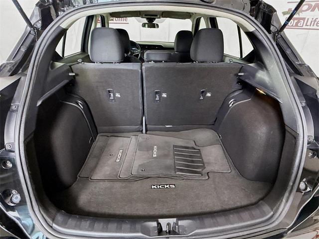 Photo of 2022 Super Black Nissan Kicks