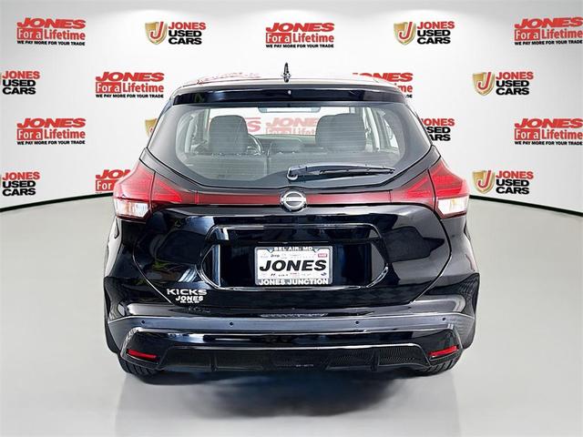 Photo of 2022 Super Black Nissan Kicks