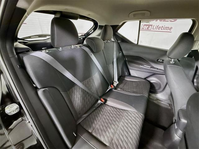 Photo of 2022 Super Black Nissan Kicks