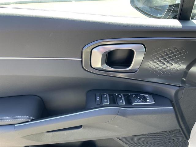 Photo of 2026 Glacial White Pearl Kia Sorento