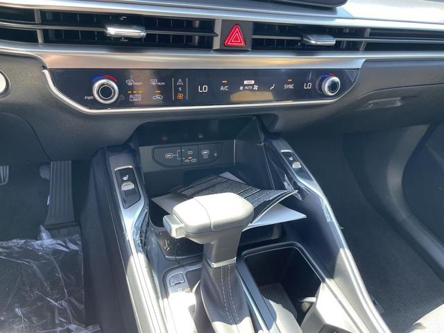 Photo of 2026 Glacial White Pearl Kia Sorento