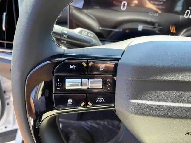 Photo of 2026 Glacial White Pearl Kia Sorento